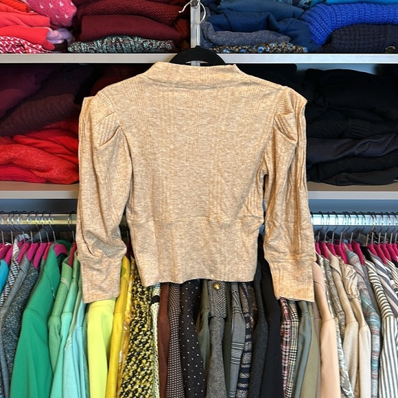 Band of the Free tan 3/4 sleeve mock neck top size XS NWT - Picture 3 of 3